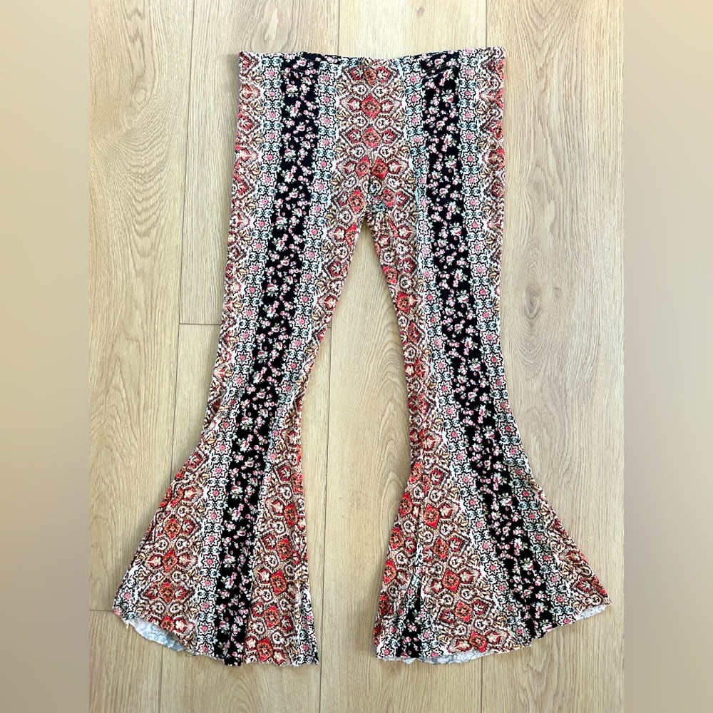 Vintage SUPER soft California Beachwear Floral Pattern Women’s Bell Bottoms 💕 🏖️